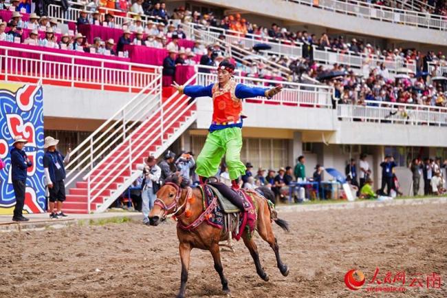 雪域追风！2026年迪庆·香格里拉赛马会开幕