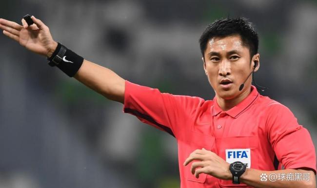 马宁正式亮相世界杯 气场溢出屏幕 中国裁判再登世界舞台