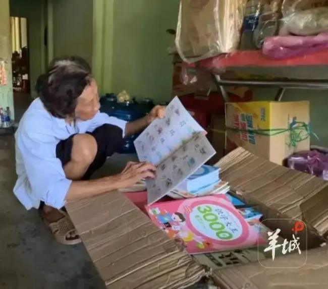 越南华文教师收到家乡“回信” 书香传递乡情