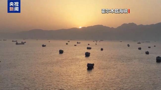 美伊谈判，传来大消息！伊朗“变脸”，霍尔木兹海峡船舶通行量已降至0 海峡封锁引发关注