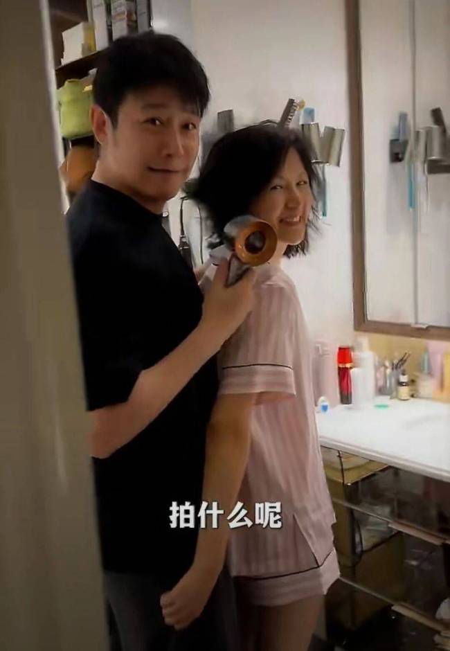 陆毅鲍蕾一家四口复刻旧照 爱与尊重的典范