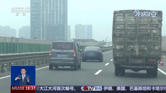 高速路 “龟速” 假期出行被吐槽