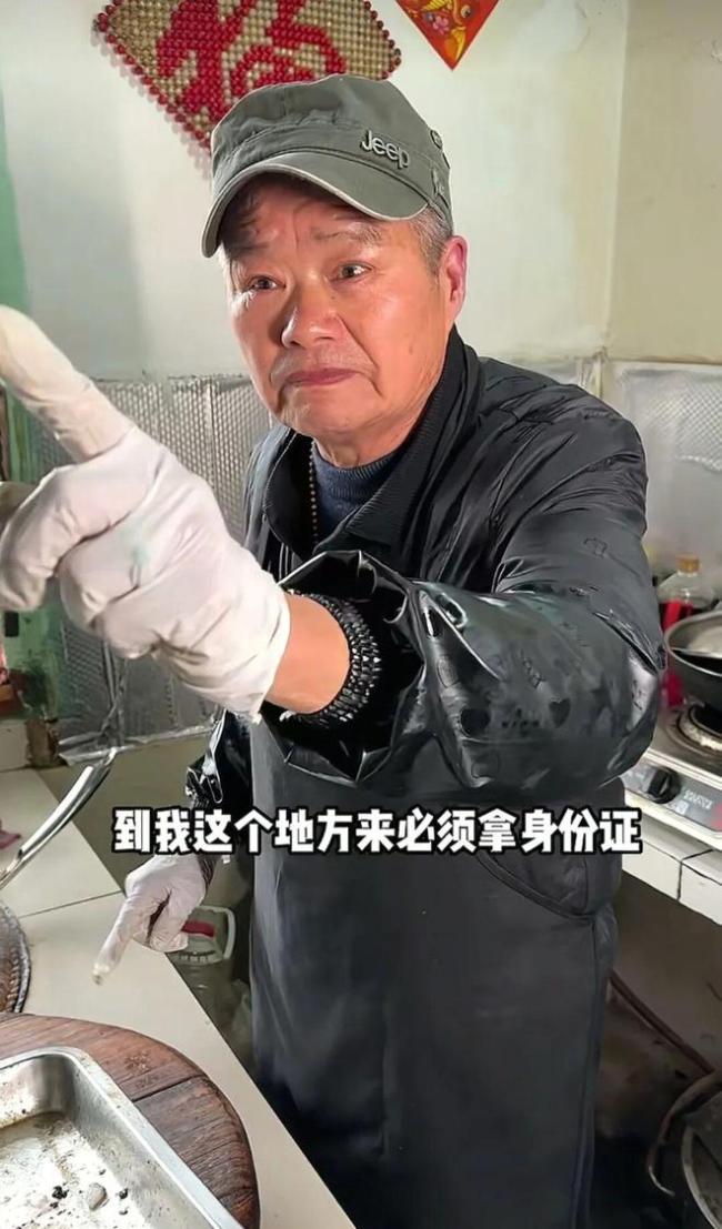 市监局介入网红卤菜店食材被狗啃食 卫生问题引关注