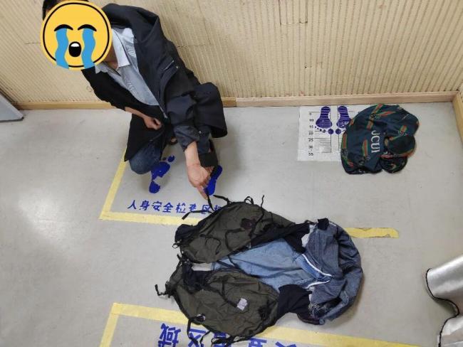 男子上班穿着超40斤的裤子，怪异着装引老板怀疑，报警一查所有人惊呆了… 盗窃铜粉被抓现行