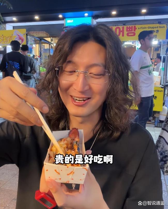 草料哥称被母亲管束引发焦虑躯体化 长期精神PUA导致崩溃