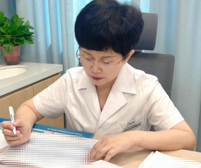 湖南高考放榜 志愿填报与视力要求成焦点