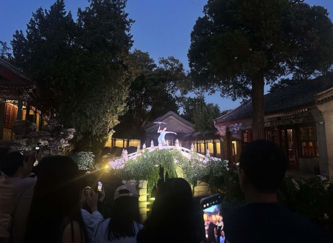 夜市、夜游、夜探，花样玩法带热夏夜消费 夜间经济焕发新活力