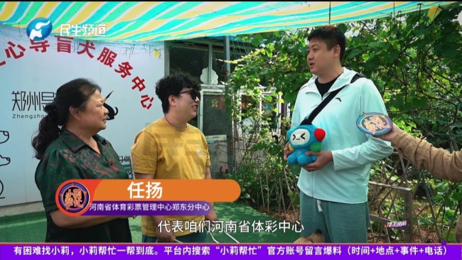 18岁男子双目失明后穷游近40个城市 用歌声照亮黑暗