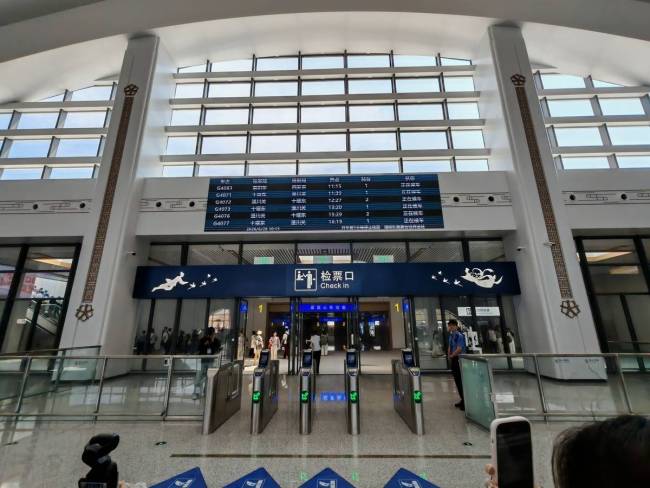 湖北到陕西15分钟 只来得及看1个进球 秦岭隧道里的世界杯体验