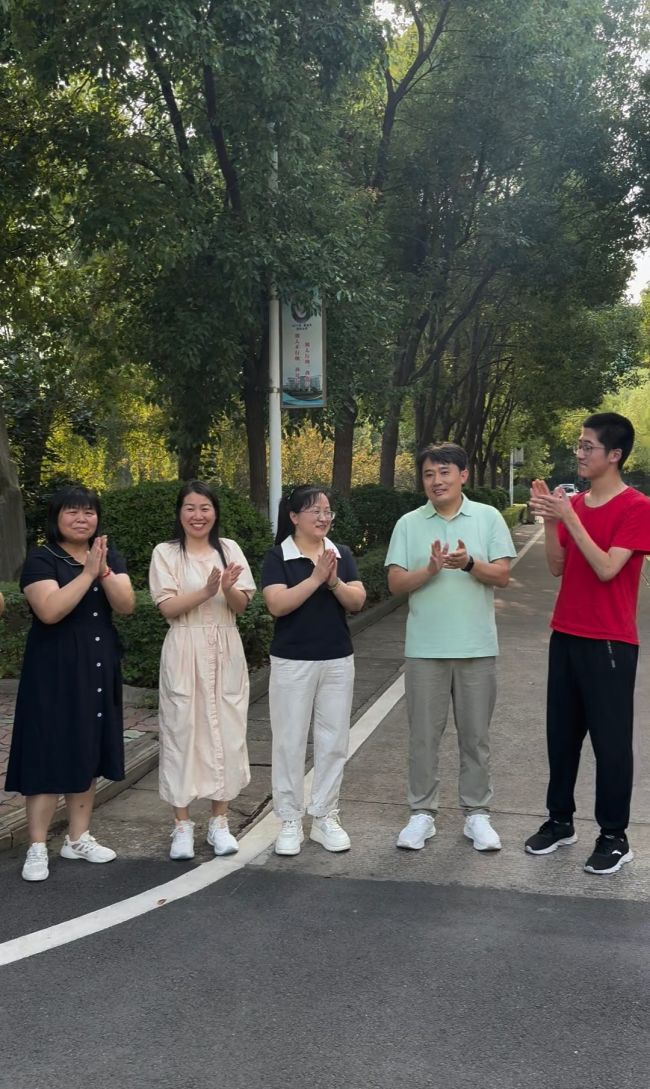 河南一考生高考703分 创校史新高