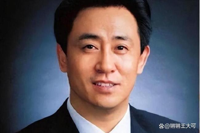 流浪汉于许家印豪宅廊下居住三年 比主人更体面的看门人
