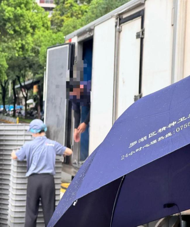 达美乐运输面团时被雨淋到 客服回应 立即停用该批次原料