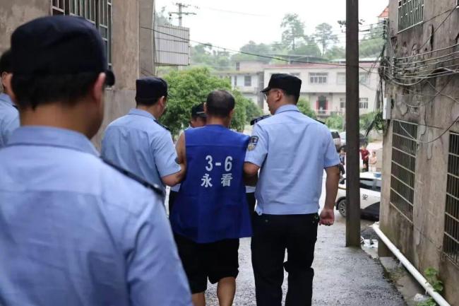 男子杀害一家五口31年后被抓 警心不渝终擒凶