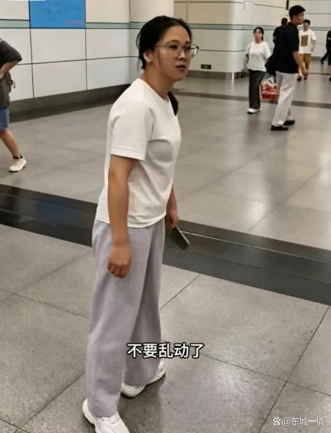 女子因错过高铁摔坏员工视频记录仪 情绪失控引发冲突
