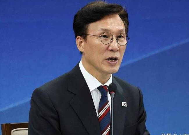 李在明邀文在寅共进午餐 密会青瓦台稳政局