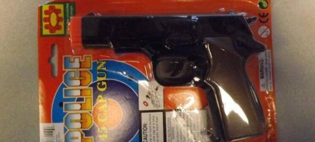 洛杉矶裸骑人群被男子用BB枪射击 环保活动突遭袭击