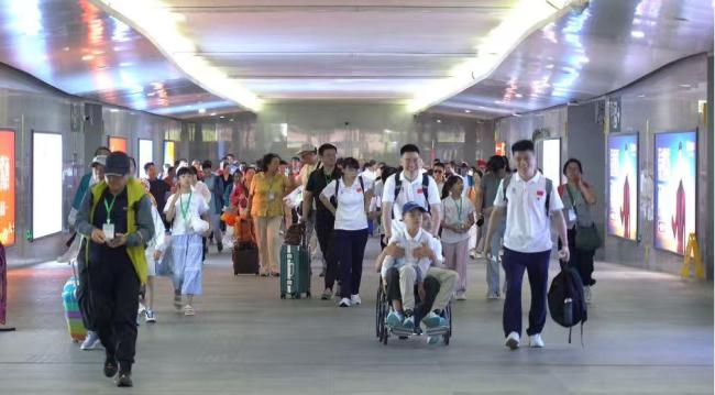 西安：网友计划乘西武高铁去湖北游玩 首发列车畅游秦楚美景
