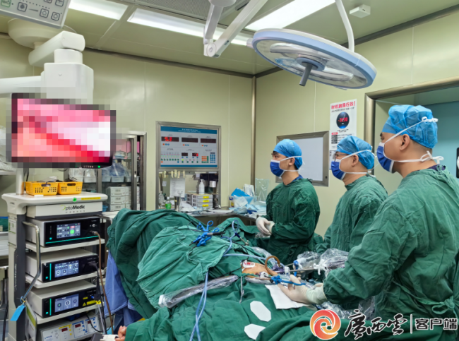 7旬大爷便秘用木棍疏通致肠穿孔 硬核自救变大手术