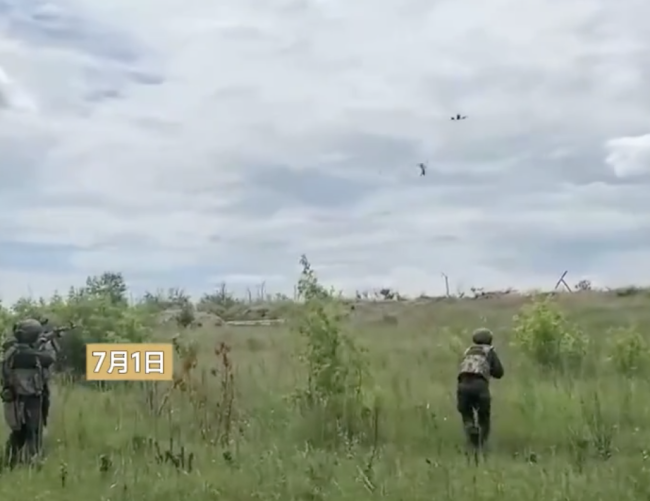 俄军3人渗透小队险些踩中致命诡雷