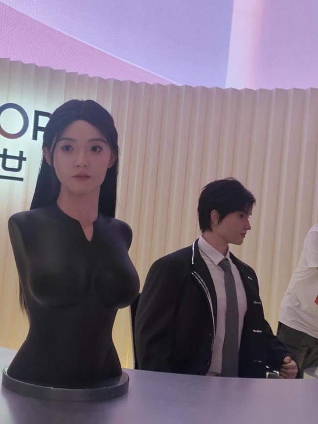 99万的仿真机器人谁会买单