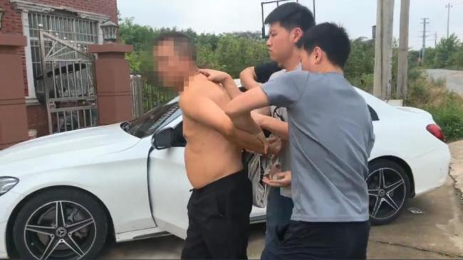 列车上两人搭档“掏芯”行窃被刑拘 1万元现金不翼而飞