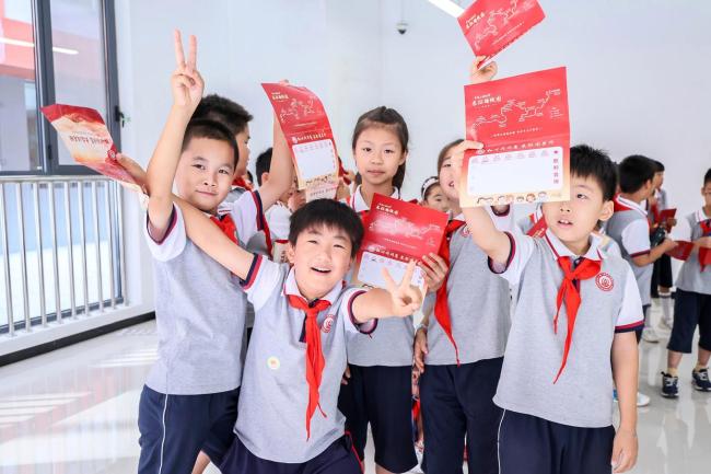 北京小学生期末乐考“重走长征路” 红色教育寓教于乐