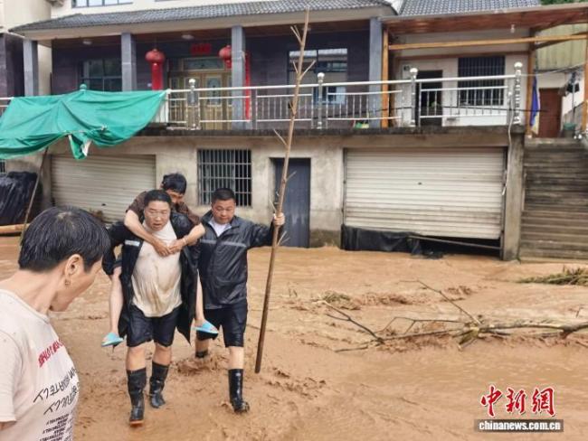 杭州建德部分乡镇出现洪涝灾害 紧急转移208人