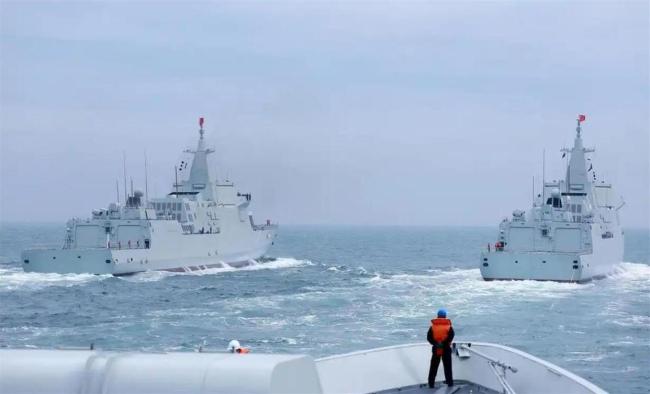 中国7舰横穿日本4大要道有何深意 多点同步施压