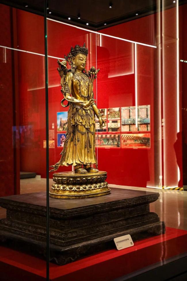 国家一级文物上现广告字样 展览现场惊现异常