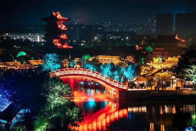 景区免费吃西瓜 副总亲自当NPC 网友提议成真