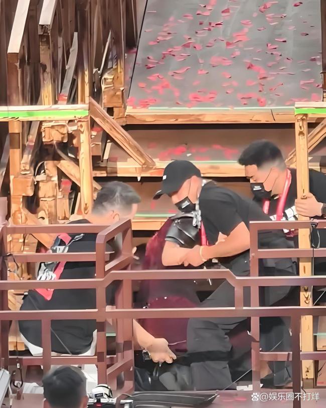 王力宏缝39针不该成失职方遮羞布 敬业不应掩盖安全疏漏