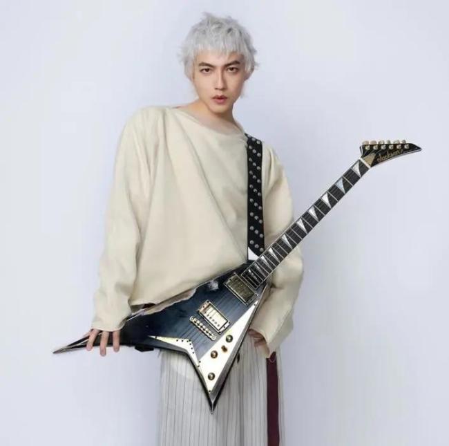 林宥嘉父亲抗癌8年离世 一生行善低调
