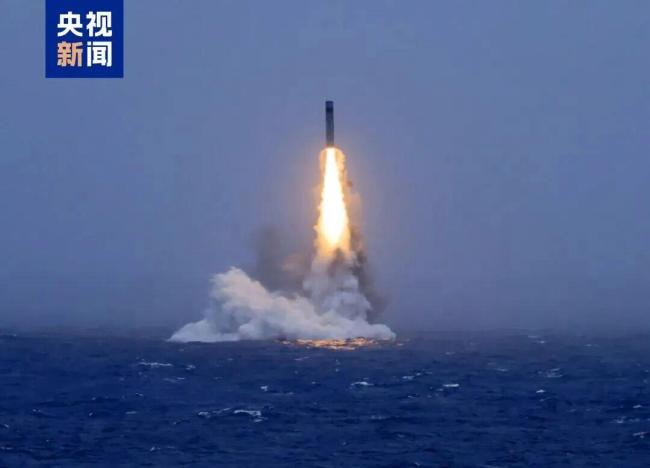 中国潜射战略导弹试射画面公布