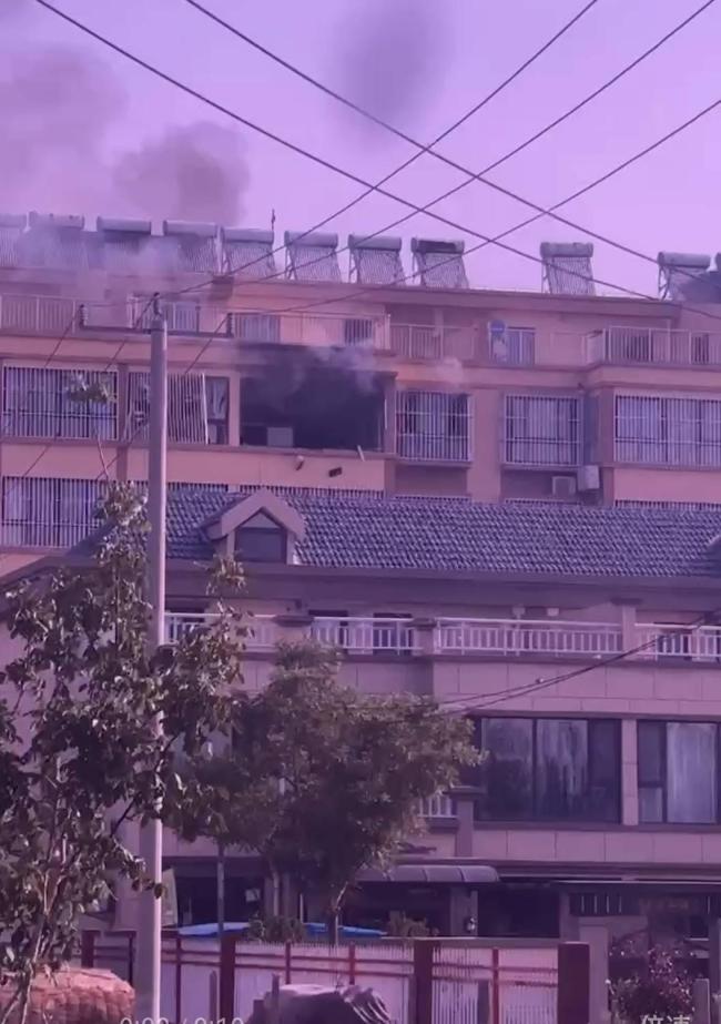 男子开煤气欲迷晕少女引发燃爆