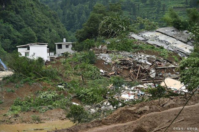 甘肃一女司机从滑坡中生还 生死瞬间幸存者心路历程