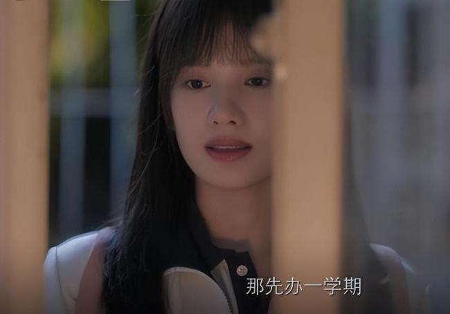 张婧仪演白富美穷学生都有说服力 剧情“装穷”引争议