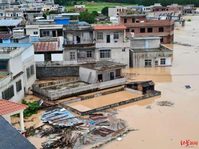 直击广西洪灾救援现场 多地被淹紧急转移