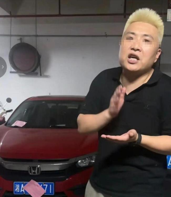 霸占业主8天车位公务员当面道歉 特权思维引众怒