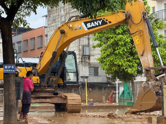 三一救援力量驰援广西抢险救灾 风雨同舟共渡难关