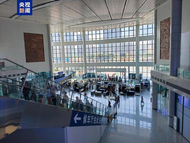 受台风影响 多趟列车临时停运