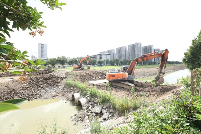 浙江象山全力防御台风“巴威” 紧急拆除围堰转移群众