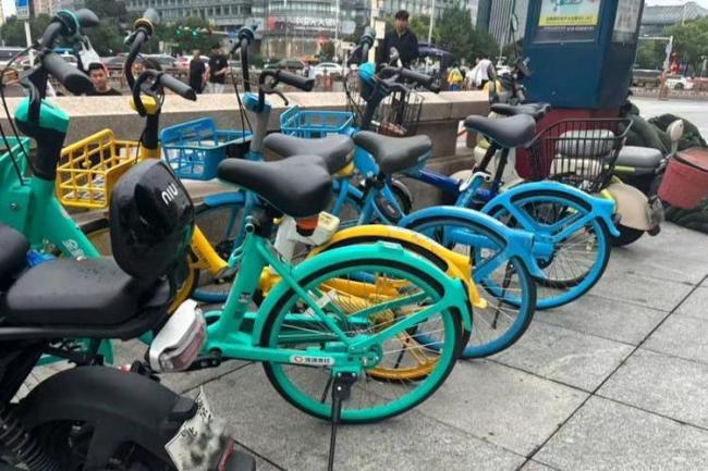 共享单车偷偷涨价 扫一下快2元了