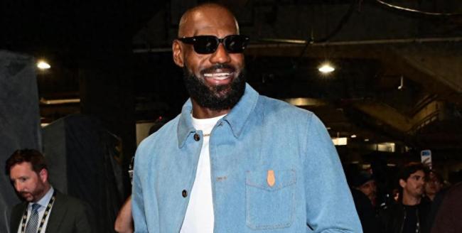 NBA炸锅!4队9人大交易洗牌联盟 休赛期大戏开幕