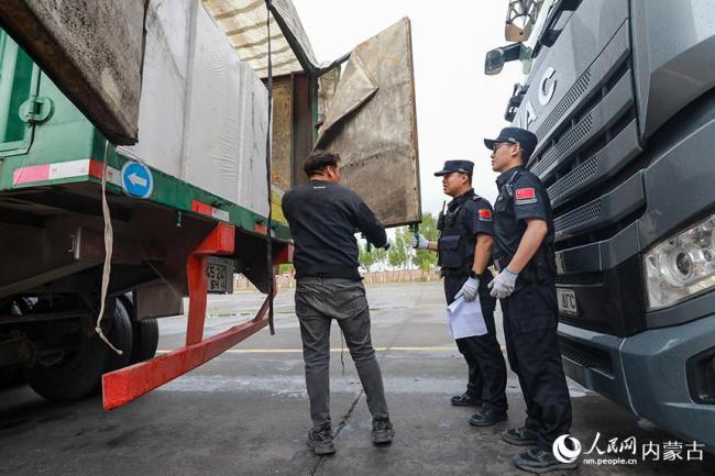 人享其行 货畅其流 北疆国门奔涌客货两旺新活力