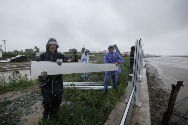 直击辽宁基层一线抗击汛情 与时间赛跑保平安
