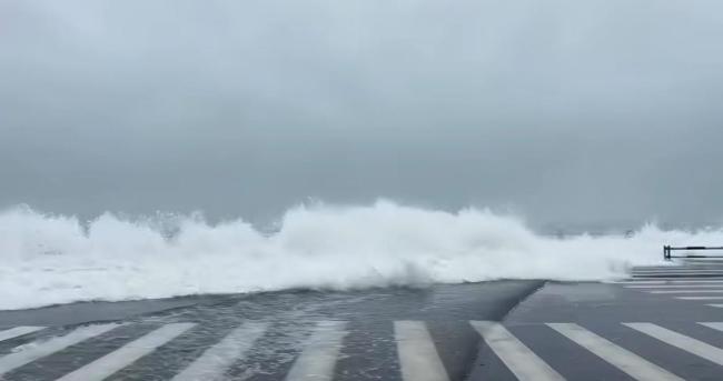 青岛沿海出现海水倒灌险情