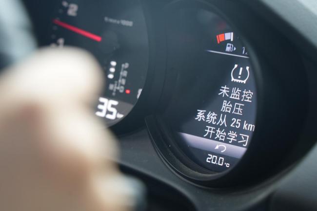 暗访大理豪车租赁乱象 低价背后的陷阱和隐患