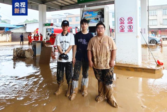 巴威继续北上 多地停课停业停运 暴雨橙色预警发布