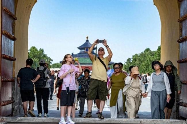 外媒点赞中国旅游吸引力再升级 免签政策助推热度攀升