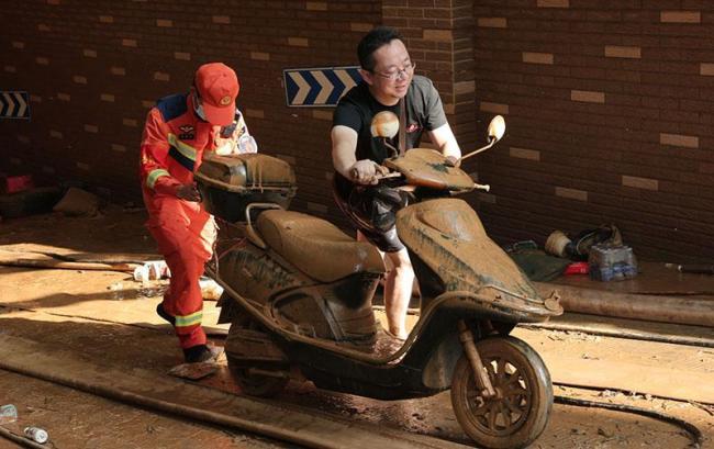 昆明消防驰援广西贵港抢险救援 完成17个点位排涝任务